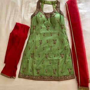 Indian Womens Dress - Salwar Kameez/ Anarkali